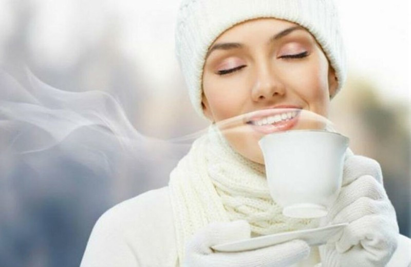 Tăng cường trao đổi chất: Uống nước ấm vào buổi sáng khi bụng rỗng còn giúp tăng cường trao đổi chất và đảm bảo duy trì hoạt động của các cơ quan trong cơ thể giúp bạn thoát khỏi tình trạng đau nhức, khó chịu.