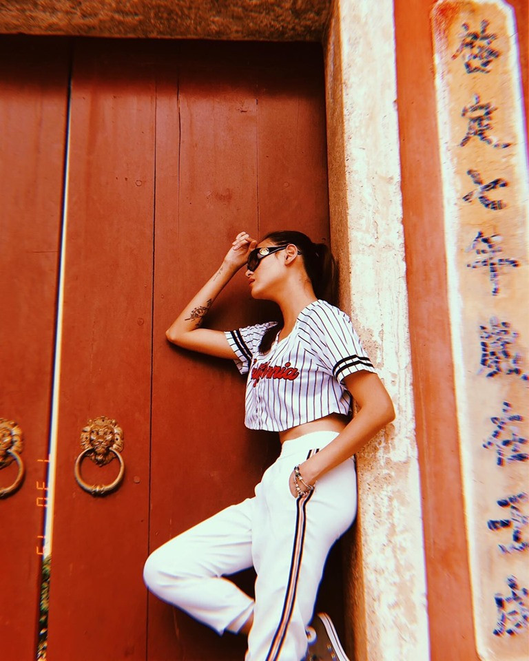 Khi đi chơi, Võ Hoàng Yến cũng hay mặc đồ thể thao khỏe khoắn.