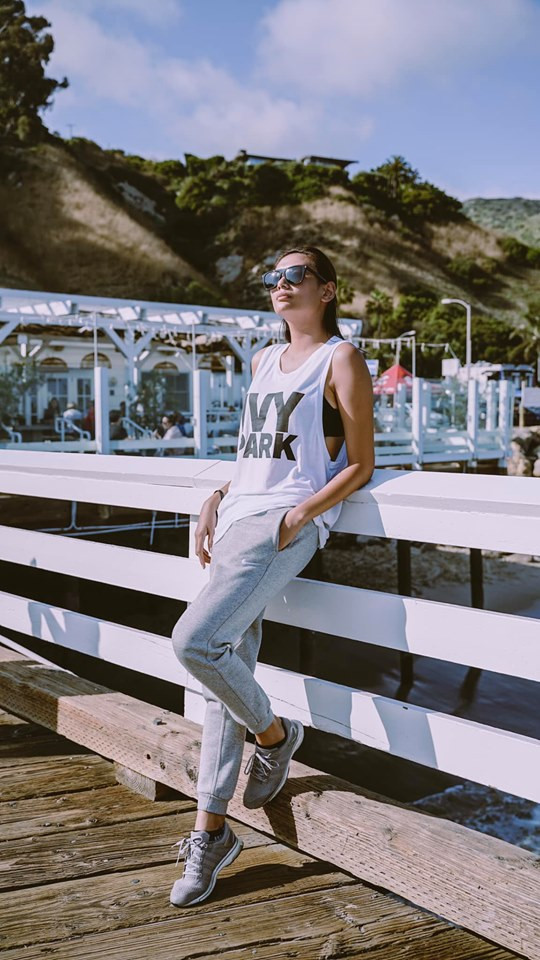 Phong cách sport vừa gợi cảm vừa cá tính. Ảnh: FBNV. Video "Minh Hằng chia sẻ về phong cách thời trang". Nguồn: VTC.