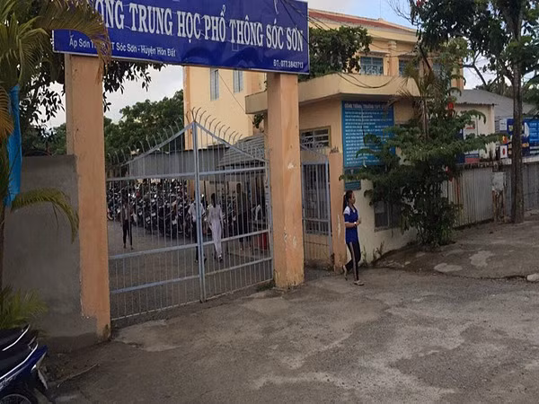 Thay giao Kien Giang lam nu sinh lop 10 mang thai: Vi yeu hay nhu cau tinh duc?