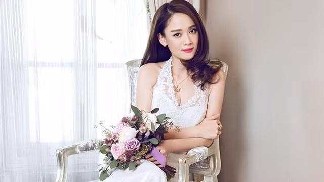 Tập thể dục thường xuyên: Vì Trần Kiều Ân không thích ánh nắng mặt trời nên đặc biệt lựa chọn những môn thể thao trong nhà. Cầu lông, bóng bàn là những bộ môn cô yêu thích. Dù công việc bận rộn, người đẹp vẫn không quên tập luyện đều đặn. Việc ra nhiều mồ hôi giúp trao đổi chất cơ thể, làm cho sức sống dồi dào, sảng khoái tinh thần.