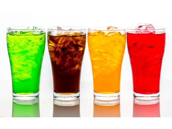 Đồ uống có đường: Như đã nói ở trên, đường cực kỳ có hại cho cơ thể bạn khi bị bệnh gút. Hàm lượng đường trong những đồ uống này được cơ thể bạn phân hủy khi tiêu thụ và được sử dụng để giải phóng purin - nguyên nhân chính gây ra các cơn gút. Một nghiên cứu đã chứng minh rằng nước ngọt có đường có liên quan đến việc tăng nguy cơ mắc bệnh gút ở nam giới.