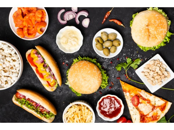 Lưu ý rằng chế độ ăn uống lành mạnh có thể giúp kiểm soát lượng axit uric trong cơ thể nhưng bạn có thể vẫn cần thuốc để ngăn chặn các cuộc tấn công của bệnh gút trong tương lai. Ảnh: Boldsky, Internet. 