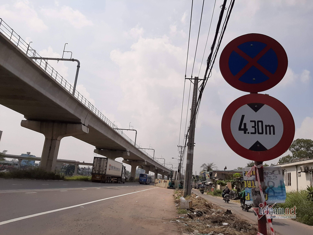 Dam cau di bo cao 4,3m van bi container 4,2m tong sap, vi sao?-Hinh-2