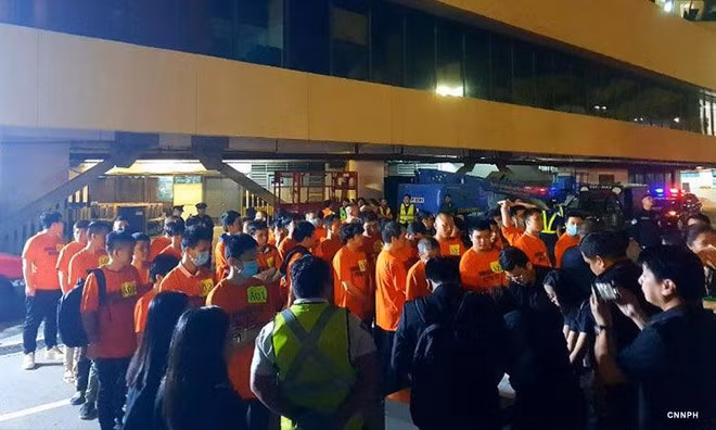 Hon 300 nguoi Trung Quoc lua dao bi truc xuat khoi Philippines