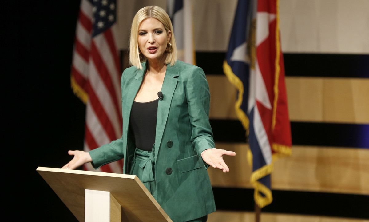 Chuyên gia trang điểm riêng của Ivanka thường dành lời khen 8X có làn da đẹp, mịn màng. Điều này bắt nguồn từ chế độ ăn uống lành mạnh của ái nữ Tổng thống Trump.