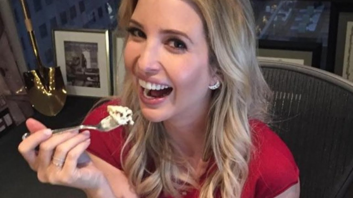 Ivanka thú nhận rằng, thời điểm trước khi sinh con, cô ăn khá nhiều tinh bột trong một ngày với các thực phẩm như burger, pizza, mỳ ống… Thế nhưng sau sinh, cô đã thay đổi thói quen ăn uống để giữ gìn sức khỏe, vóc dáng. Cô chủ yếu sử dụng các sản phẩm hữu cơ, được trồng tại địa phương, ăn nhiều protein, hạn chế tiêu thụ carbohydrate, uống nhiều nước.