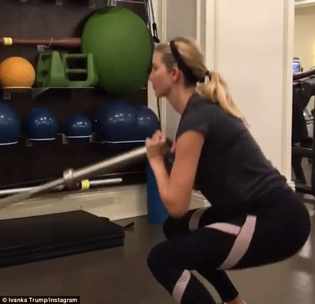 Ngoài chế độ ăn uống lành mạnh, ái nữ nhà ông Trump còn chăm chỉ tập thể dục. Dù có bận rộn tới đâu, Ivanka Trump vẫn thức dậy vào 5 giờ sáng để tới phòng GYM tập luyện.