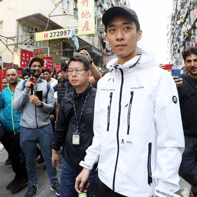 Nam thanh niên này sở hữu một công ty riêng. Anh ta bị bắt vì gây rối trật tự.