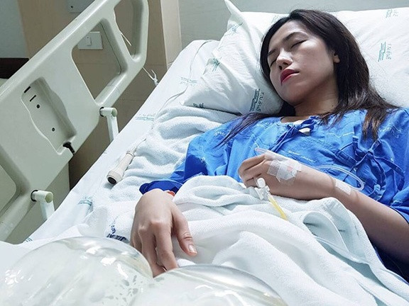 Tuy nhiên, cuối cùng, Phan Quỳnh Ngân cũng quyết định tháo túi ngực vì ngực quá to, ảnh hưởng đến sức khỏe, khiến cô đau lưng suốt. Cùng với việc đau lưng, Ngân đọc báo thấy có người đi máy bay và bị vỡ túi ngực. Điều này khiến Ngân tìm hiểu về việc phẫu thuật lấy túi ngực, sao cho an toàn và thoát khỏi những cơn đau lưng đeo bám suốt thời gian qua.