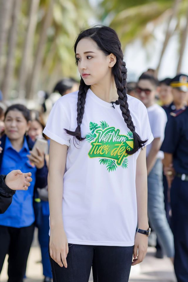 Năm 2019, cô cũng năng nổ tham gia các hoạt động xã hội gây quỹ cho trẻ em khó khăn. Đặc biệt, năm nay, Hoa hậu Việt Nam gây bất ngờ khi gửi số tiền lớn 700 triệu đồng tới tổ chức Operation Smile, giúp mang lại nụ cười cho khoảng 80-90 em nhỏ. Hành động thiết thực của cô khiến nhiều bạn bè và người hâm mộ khâm phục bởi đây là số tiền không hề nhỏ. Cô cũng thẳng thắn thừa nhận, đây là số tiền kỷ lục mình từng chi ra để làm từ thiện.