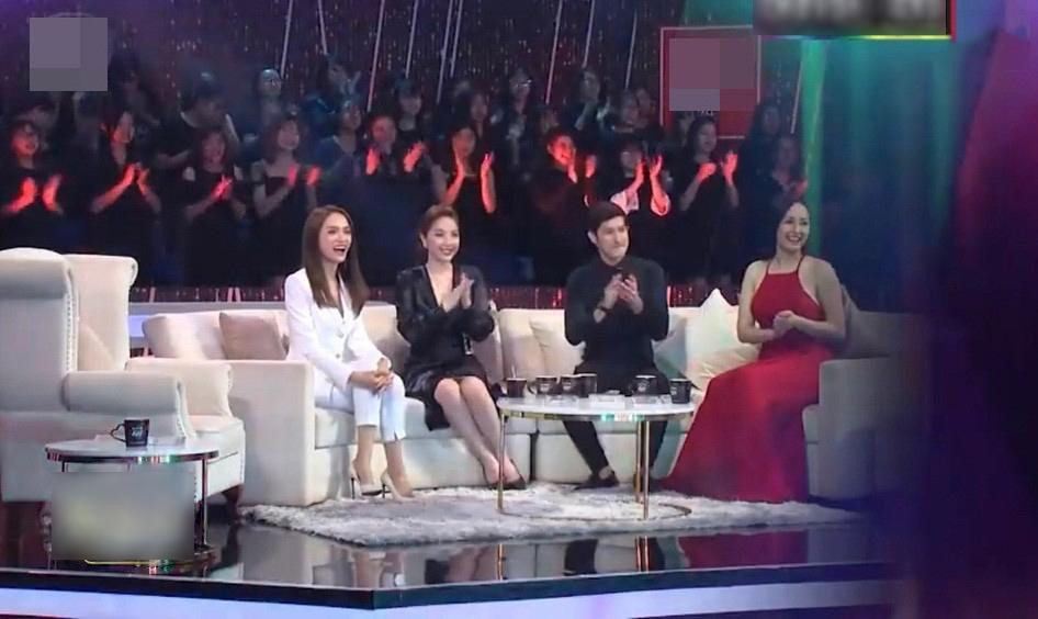 Năm 2019, cô cũng không ngần ngại làm khách mời trong chương trình "Người ấy là ai". Đáng chú ý, Mai Phương Thúy vô tình bị nhiều người chê "bắp tay to". Để trả lời mọi người, Mai Phương Thúy nhắn nhủ: "Đừng để ý mình nói gì, hãy để ý là mình đã gầy rồi các bạn nhé. Bắp tay không săn nhưng cũng không to đến thế nữa".