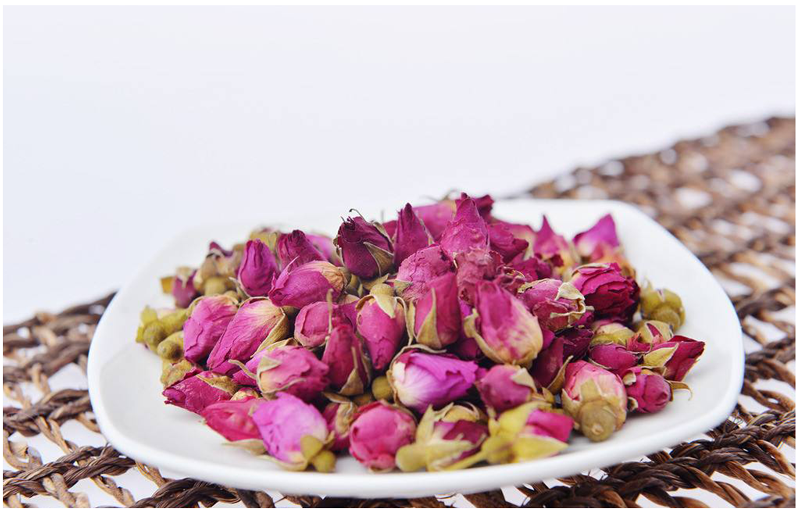 Giảm đau và viêm: Trà hoa hồng có nhiều hợp chất với các đặc tính chống viêm, bao gồm cả galactolipids và polyphenol. Các nghiên cứu đã chỉ ra rằng galactolipids có đặc tính chống viêm mạnh và chúng có khả năng giảm đau khớp.