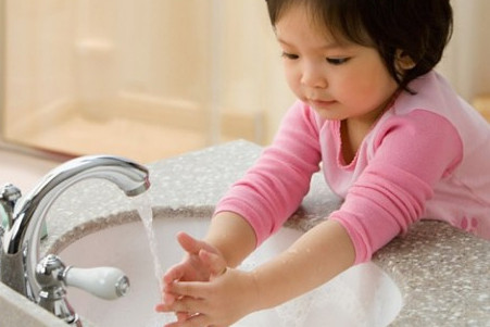 Nguyen nhan be 9 tuoi da bi soi mat khien bo me het hon-Hinh-2