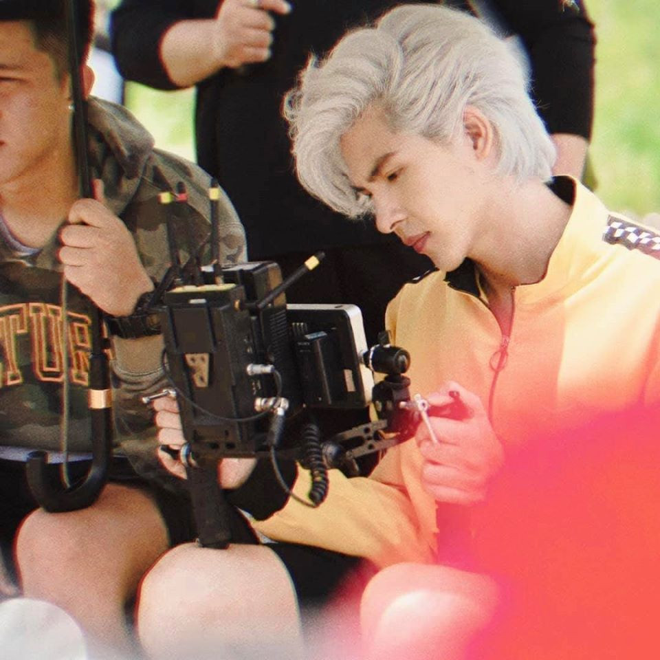 Vẻ đẹp điển trai như idol Hàn Quốc của Denis khiến nhiều cô gái mê mẩn.