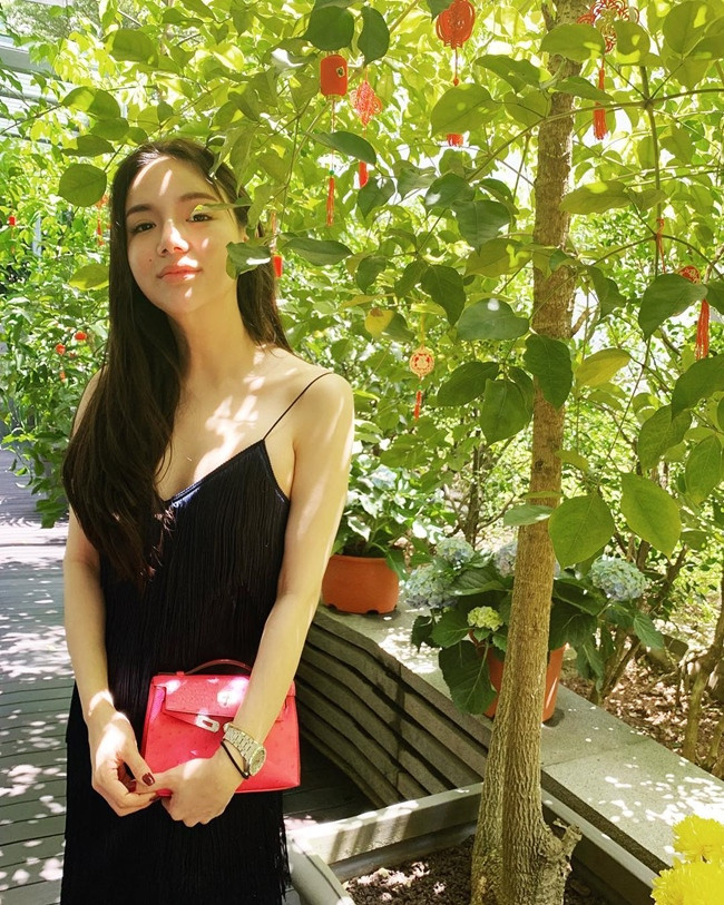 Dù sinh ra trong gia đình giàu có, thế nhưng, ái nữ vẫn chăm chỉ làm nghề người mẫu và kinh doanh riêng.