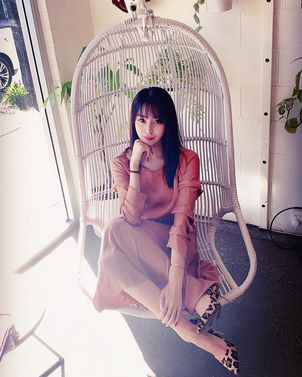 Tiểu thư có "chiếc cằm đẹp nhất Trung Quốc" ăn mặc khá nữ tính và sang trọng.