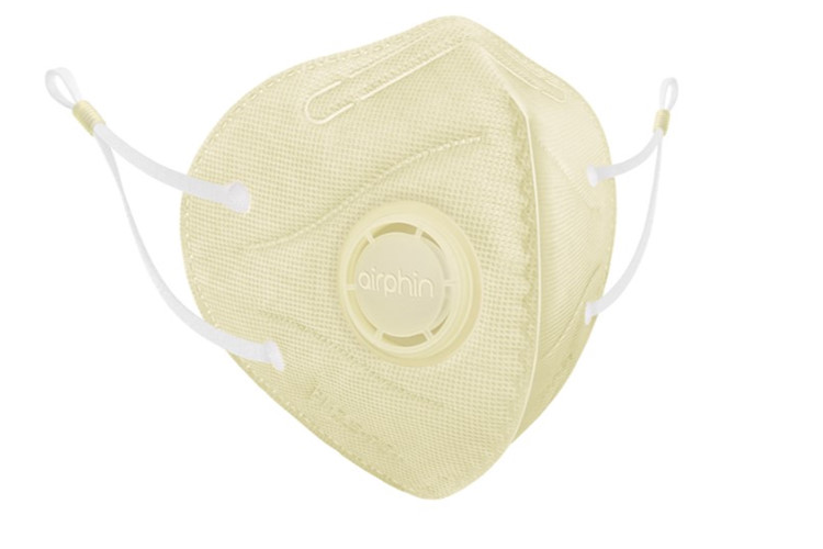 Khẩu trang Airphin của Tây Ban Nha có thể lọc hơn 95% các hạt bụi mịn với kích cỡ dưới 2.5 µm. Bên cạnh đó, sản phẩm còn có lớp lọc UPF 50+ bảo vệ da khỏi tia cực tím. Airphin có nhiều màu sắc trẻ trung như xanh lá, hồng, vàng.