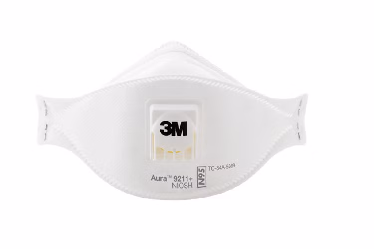 Khẩu trang lọc bụi mịn 3M xuất xứ từ Mỹ, sản phẩm được làm bằng vải than hoạt tính, khả năng lọc được bụi, khói, vi khuẩn khoảng 95%.