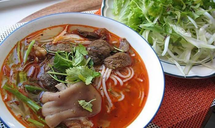 Không khó để tìm một quán bún bò Huế, điều đặc biệt là những quán bún ngon tuy rất bình dân nhưng nổi tiếng về chất lượng và giá cả cũng rất phải chăng.