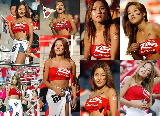 Một cổ động viên Hàn Quốc khác mặc áo quây cực sexy gây chú ý.