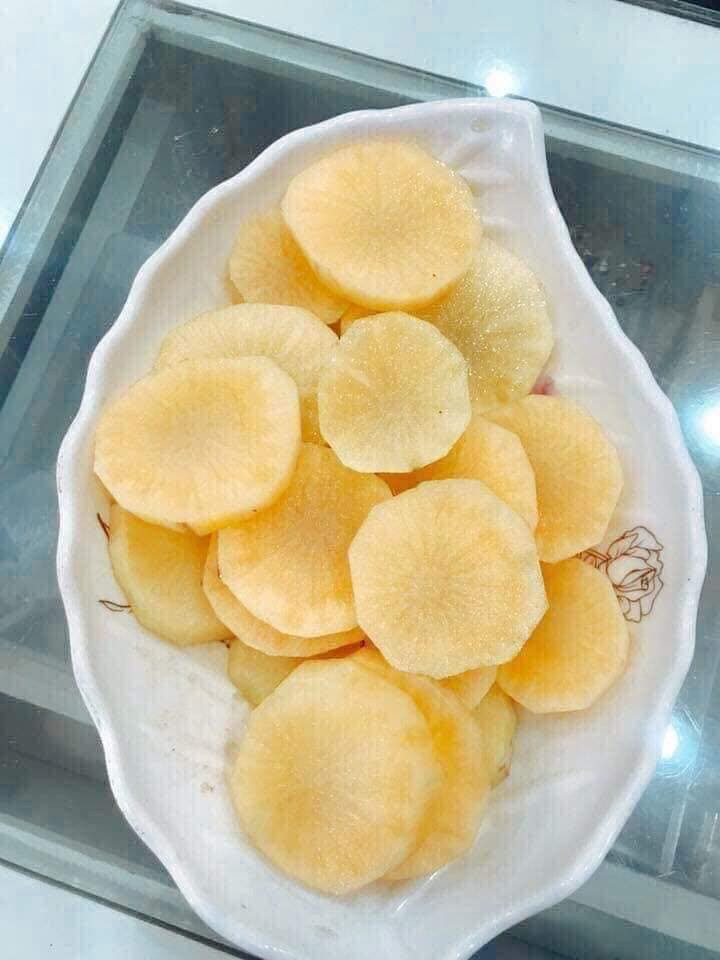 Chữa bệnh ngoài da như ghẻ lở, làm liền sẹo nhanh chóng: Sử dụng lá, rễ cây sâm đất đem rửa sạch rồi đun lấy nước tắm sẽ giúp chữa các chứng bệnh ngoài da.