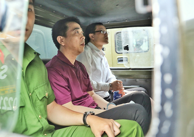 4 loại thuốc kháng sinh giả Chủ tịch VN Pharma Nguyễn Minh Hùng tiêu thụ, kiếm 50 tỷ đồng 4 loai thuoc khang sinh gia Chu tich VN Pharma Nguyen Minh Hung tieu thu, kiem 50 ty dong