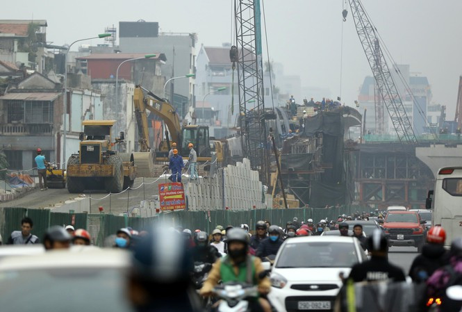 Ha Noi chim trong o nhiem: Yeu cau rua duong, lap 70 tram quan trac