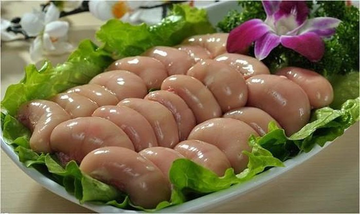 Súp tinh hoàn gà (súp kê gà): Món ăn từ tinh hoàn động vật này được nhiều quý ông yêu thích nhờ hương vị thơm ngon đặc biệt và nhiều giá trị dinh dưỡng. Món ăn này cũng được gọi là "biệt dược phòng the" nổi tiếng ở một số nước châu Á như Việt Nam, Trung Quốc.