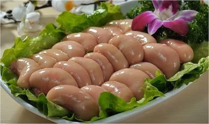 Súp tinh hoàn gà (súp kê gà): Món ăn từ tinh hoàn động vật này được nhiều quý ông yêu thích nhờ hương vị thơm ngon đặc biệt và nhiều giá trị dinh dưỡng. Món ăn này cũng được gọi là "biệt dược phòng the" nổi tiếng ở một số nước châu Á như Việt Nam, Trung Quốc.