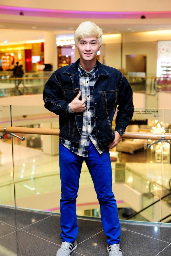 Nam diễn viên Huỳnh Anh cũng không hợp với màu tóc vàng cho lắm.