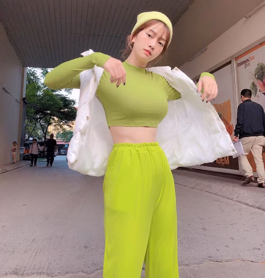 Xuân Anh bén duyên bộ môn gym 3 năm trước đây. Từ một người có thân hình béo ú, chỉ sau vài tháng tập, vóc dáng và sức khỏe của cô đã cải thiện rõ rệt. Lâu dần, Xuân Anh trở nên đam mê thể dục thể thao.