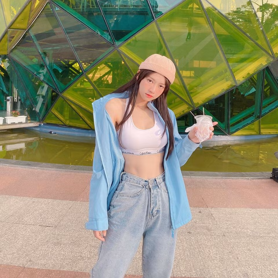 Theo Xuân Anh, các thao tác massage ngực đem lại hiệu quả là do kích thích được vào các huyệt đạo và các phần gây kích nở vòng một. Đồng thời giúp tăng lưu thông tuần hoàn máu nên tạo cho ngực sự giãn nở tự nhiên, kèm theo cảm giác sảng khoái, dễ chịu.