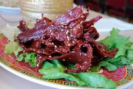 Sien savanh (thịt bò khô) thường được ăn như một món ăn nhẹ cùng với bia Lào. Tương tự như thịt bò khô, nó được làm bằng bít tết sườn bò (một số nơi sử dụng thịt trâu), thịt được ướp trong hỗn hợp tỏi, nước mắm, gừng, hạt vừng, đường, muối và hạt tiêu đen.