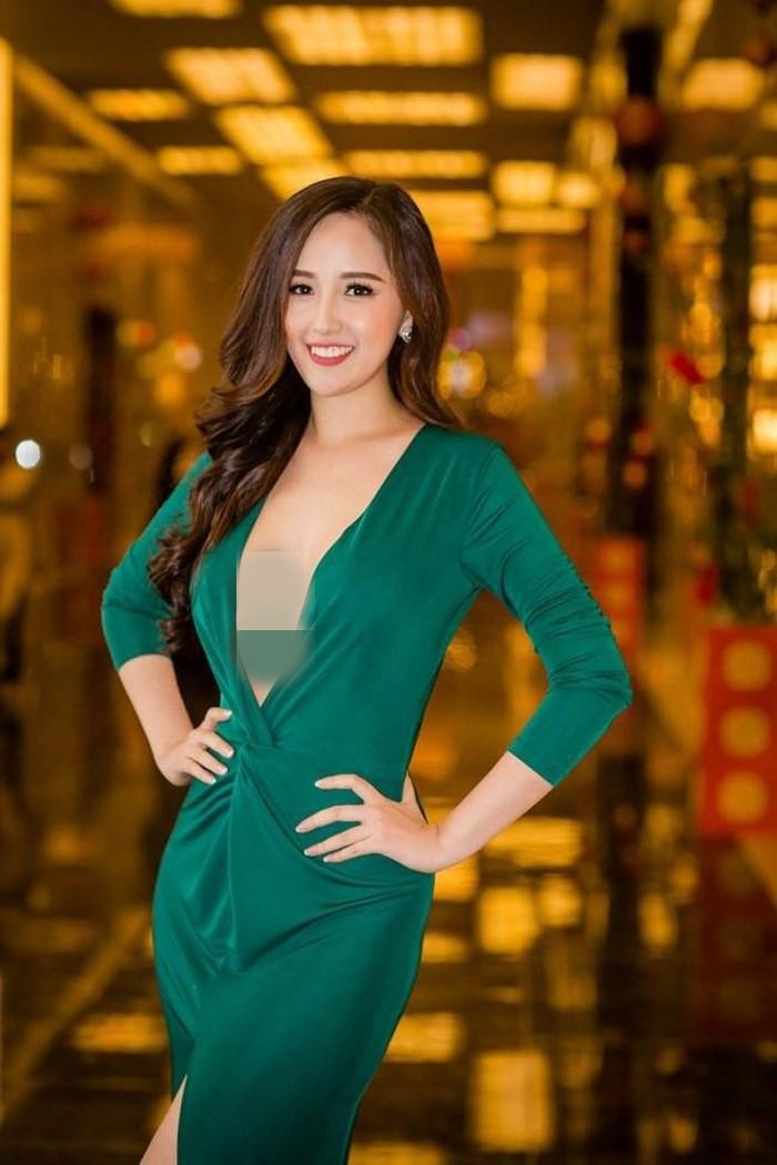 Hoa hậu Mai Phương Thúy được khen ngợi về dung nhan, chiều cao nổi trội nhưng phong cách thời trang lại không ổn định. Thậm chí, cô vướng phải rất nhiều lần với váy áo phản cảm, gây tranh cãi.