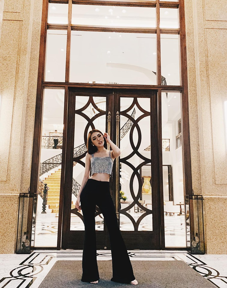 Người đẹp khoe dáng săn chắc, vòng eo thon không chút mỡ thừa trong những trang phục thiếu vải.