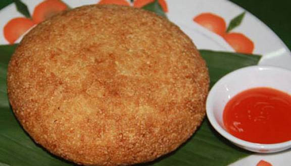 Muốn bánh đạt độ phồng theo ý muốn phải chọn loại gạo nếp thơm dẻo, còn đậu xanh thì phải đều hạt. Trong đó, đậu xanh là nguyên liệu giúp cho bánh có vị béo, bùi, ngậy đặc trưng.