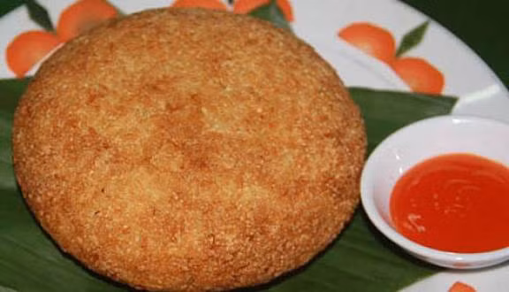 Muốn bánh đạt độ phồng theo ý muốn phải chọn loại gạo nếp thơm dẻo, còn đậu xanh thì phải đều hạt. Trong đó, đậu xanh là nguyên liệu giúp cho bánh có vị béo, bùi, ngậy đặc trưng.