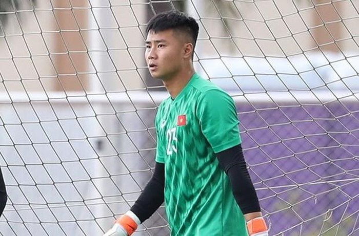 Nhiều người hâm mộ nhận xét Văn Toàn đẹp trai nhất khi bắt bóng trên sân cỏ. Ảnh: FBNV. Video "Minh Hằng chia sẻ về phong cách thời trang". Nguồn: VTC