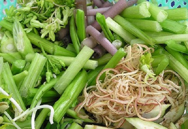 Cá bông lau nấu rau cần: cá bông lau, cà chua, rau cần, thì là, rau ngổ, mùi tàu, gia vị vừa đủ nấu canh nhúng rau diếp ăn nóng. Công dụng: bổ khí dưỡng huyết, sinh tân dịch… Trị chứng thiếu máu ở người già, trí nhớ giảm, gầy sút khó lên cân, ngăn ngừa tim mạch huyết áp...