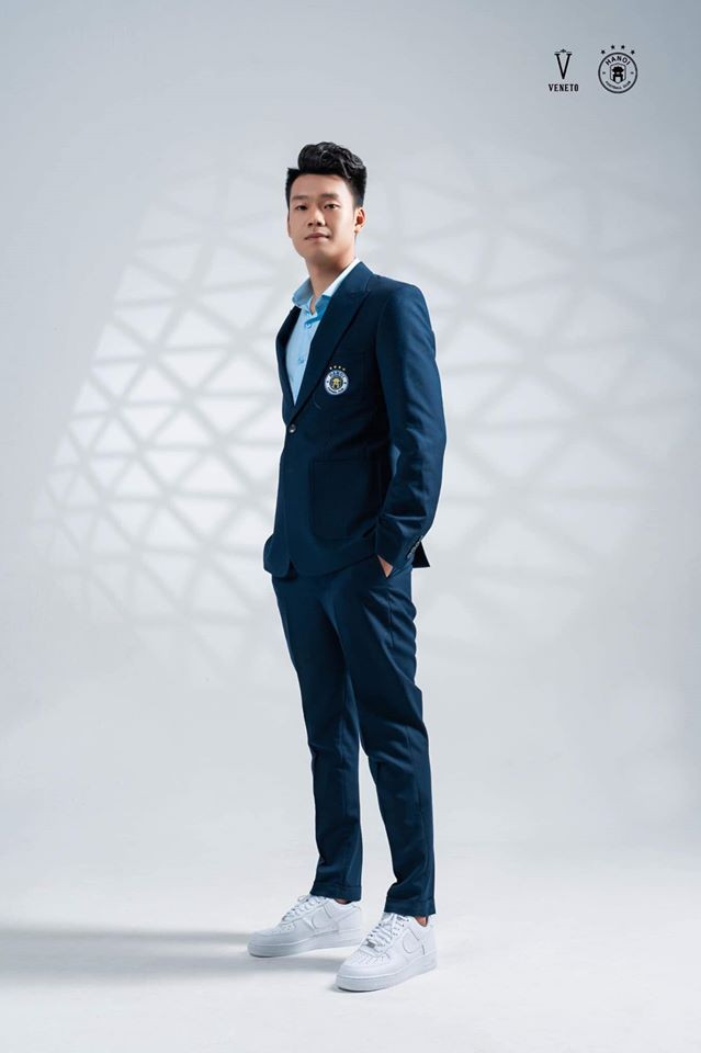 Với chiều cao 1,80 m nổi bật, Thành Chung mặc gì cũng đẹp, đặc biệt là khi khoác lên mình những bộ vest thanh lịch. Ảnh: Internet. Video "Minh Hằng chia sẻ về phong cách thời trang". Nguồn: VTC.