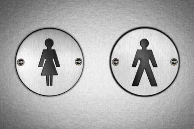 Đi tiểu liên tục và đau đớn khi tiểu: Sự tăng đột ngột tần suất đi tiểu có thể là dấu hiệu ban đầu của sỏi thận. Nếu bạn cảm thấy đau đớn khi đi tiểu, bạn nên đến gặp bác sĩ để được chẩn đoán ngay.