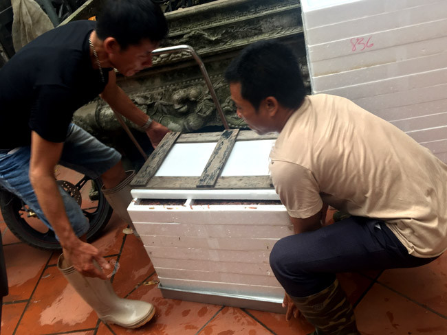 Anh Đỗ Hoàng Việt, quê Hải Dương cho biết, năm nào cũng vậy, cứ đến mùa rươi là anh lại lái xe từ Hà Nội về để mua rươi làm quà biếu cho bạn bè.