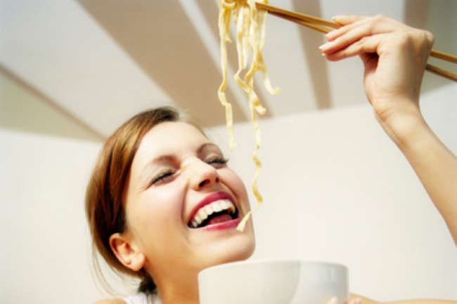 Các loại mì: Mì gói hay mì hộp thường chứa thịt và thường được chế biến bằng nước gà, vì nước gà là một nguyên liệu rẻ và dễ làm hơn là các gia vị nhân tạo.