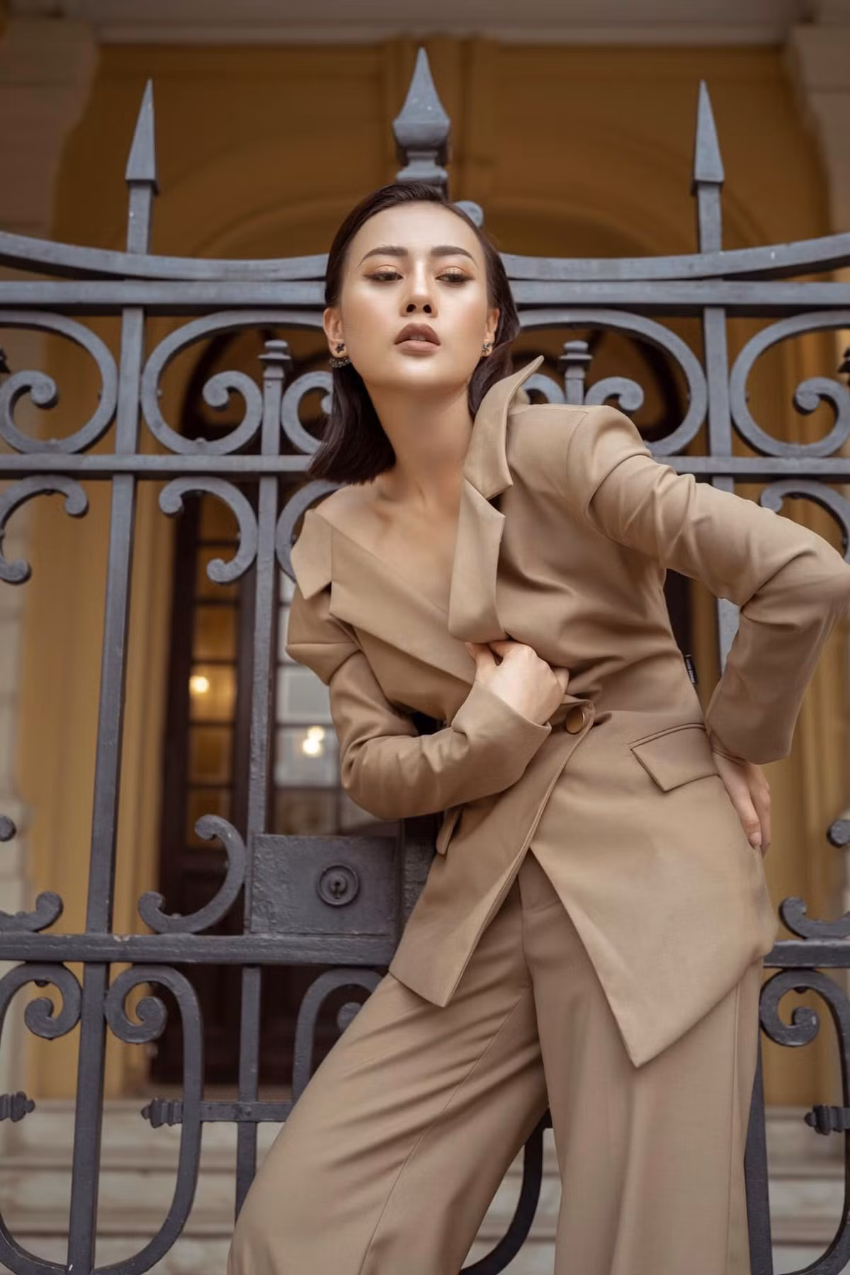 Trái ngược với gương mặt thanh thuần, ngây thơ, Phương Oanh có gu thời trang gợi cảm và mốt không nội y là một trong số đó.