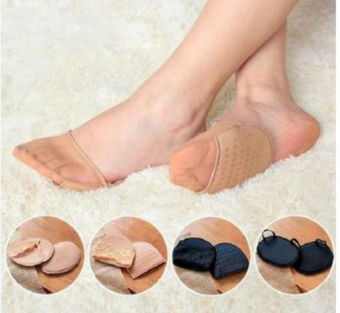 Sử dụng tất lót giày đặc biệt: Miếng lót này thường được làm bằng silicon hoặc vải, nó sẽ ngăn bàn chân bạn tiến về phía trước trong đôi giày, giảm đau và phồng rộp.