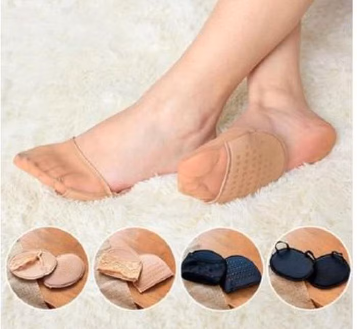 Sử dụng tất lót giày đặc biệt: Miếng lót này thường được làm bằng silicon hoặc vải, nó sẽ ngăn bàn chân bạn tiến về phía trước trong đôi giày, giảm đau và phồng rộp.