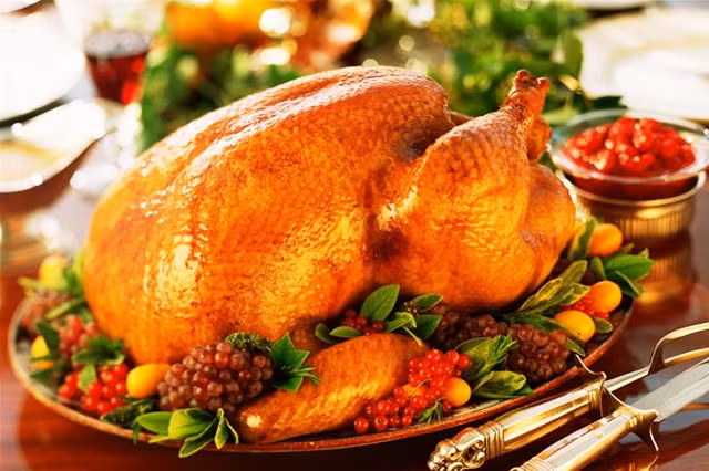 Những chú gà tây nướng vàng ruộm dường như không thể thiếu trên bàn tiệc Giáng sinh của các nước châu Âu.