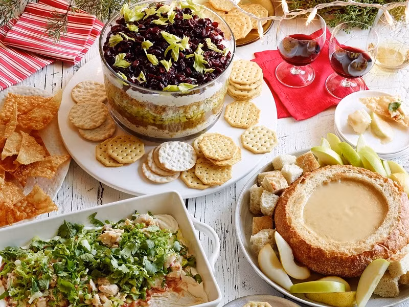 Trong dịp này, người Hà Lan sẽ quây quần bên gia đình và bạn bè để thưởng thức các món ăn truyền thống.