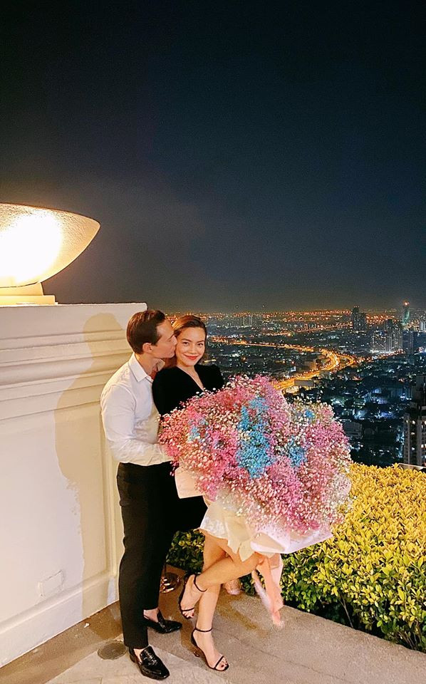 Bước sang tuổi 35 nhưng Hà Hồ vẫn giữ được thân hình gợi cảm, làn da nõn nà. Điều này khiến nhiều người tò mò về bí quyết làm đẹp của người đẹp 8X.